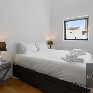 Smythen St, 2 Bed With Balcony Exeter